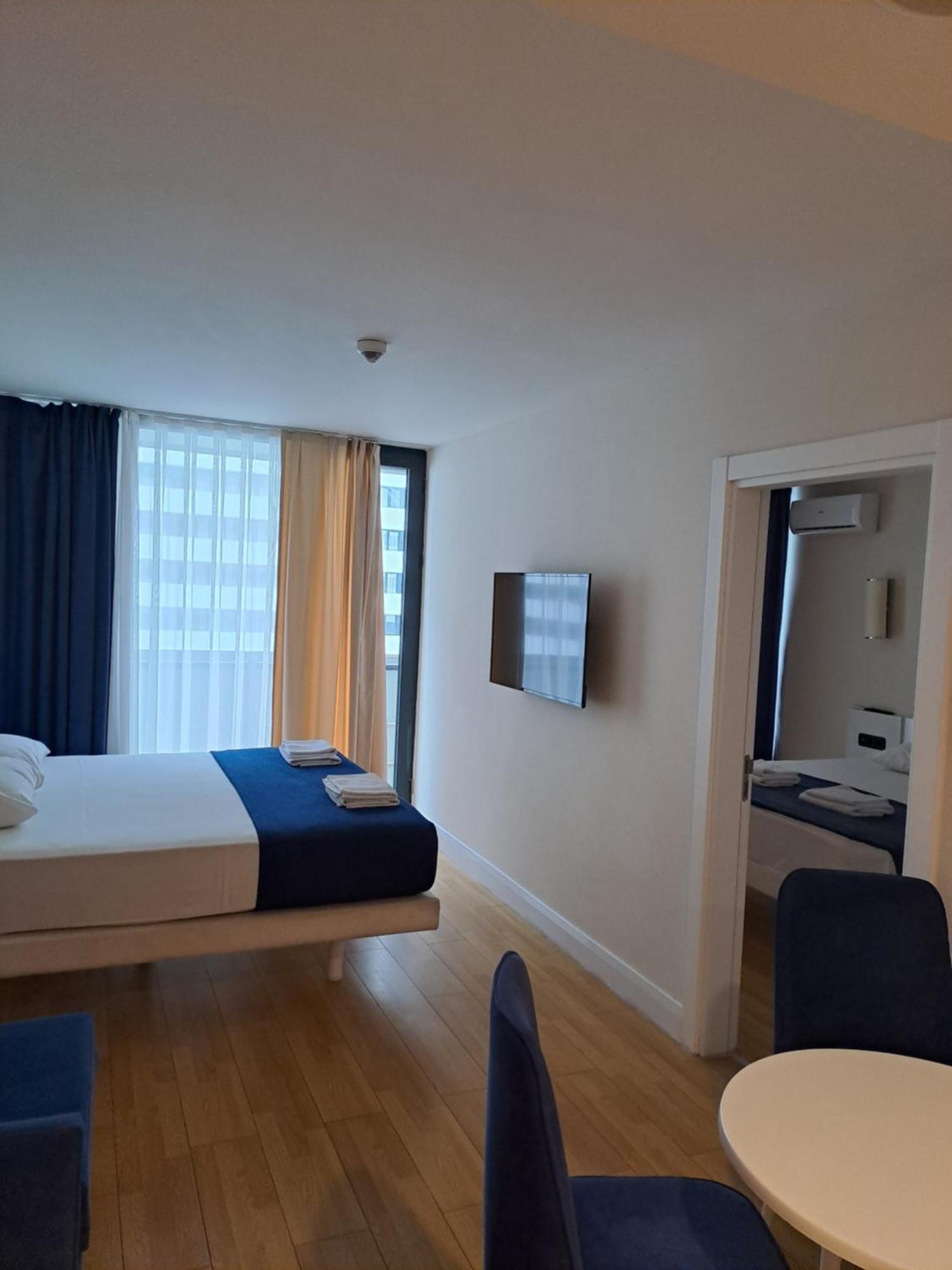 Lux Apart Hotel 555 巴统 外观 照片