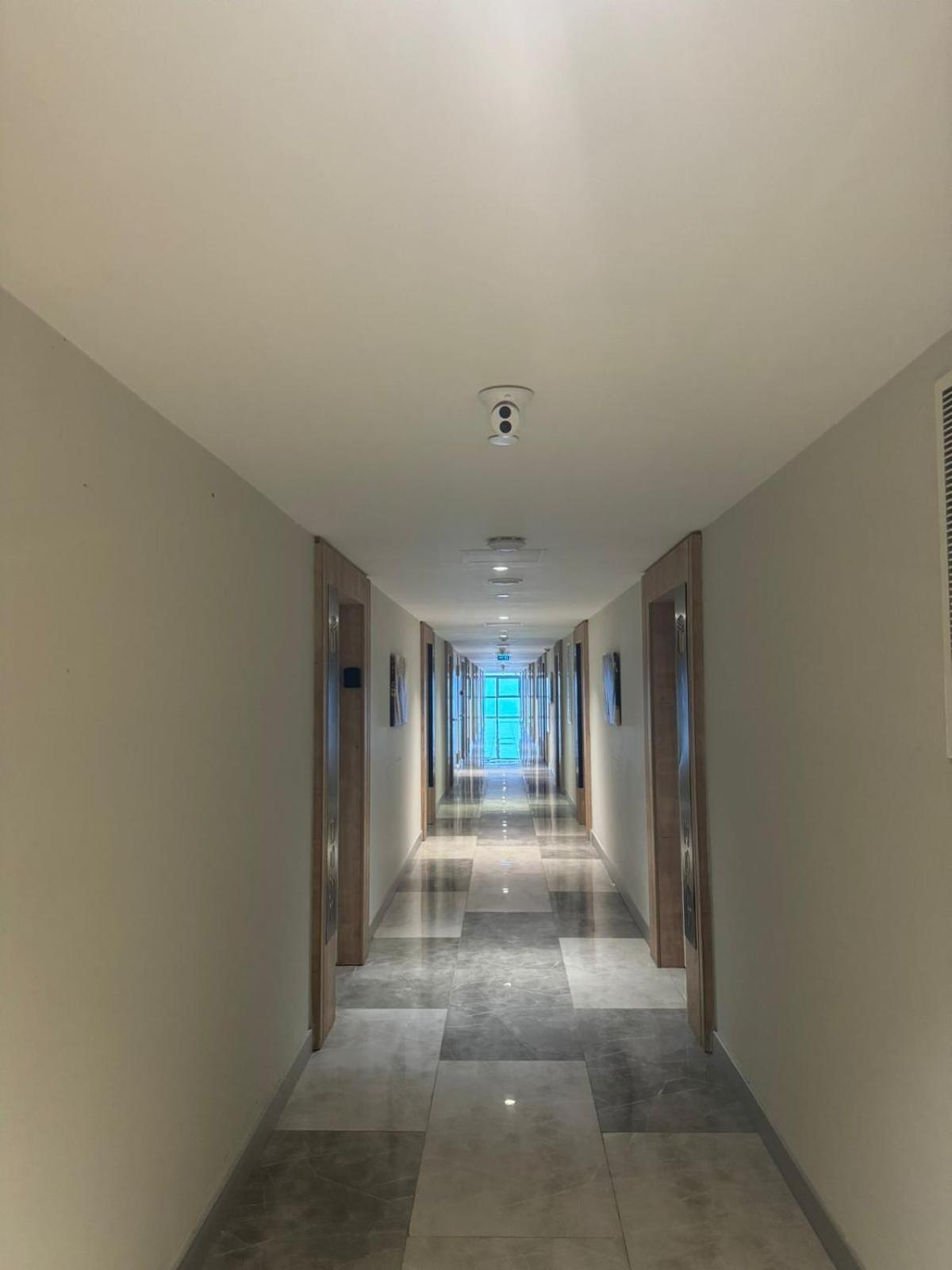 Lux Apart Hotel 555 巴统 外观 照片