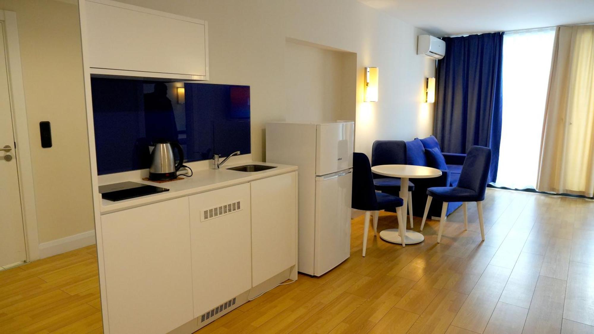 Lux Apart Hotel 555 巴统 外观 照片