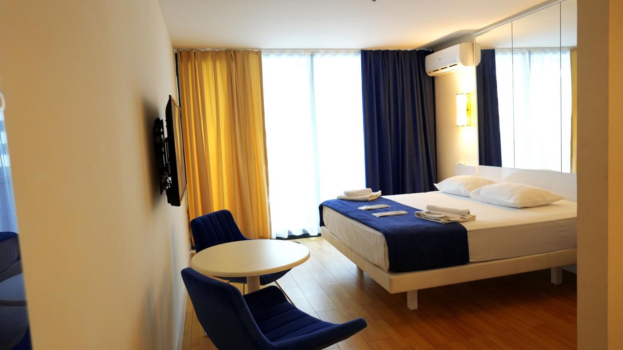 Lux Apart Hotel 555 巴统 外观 照片