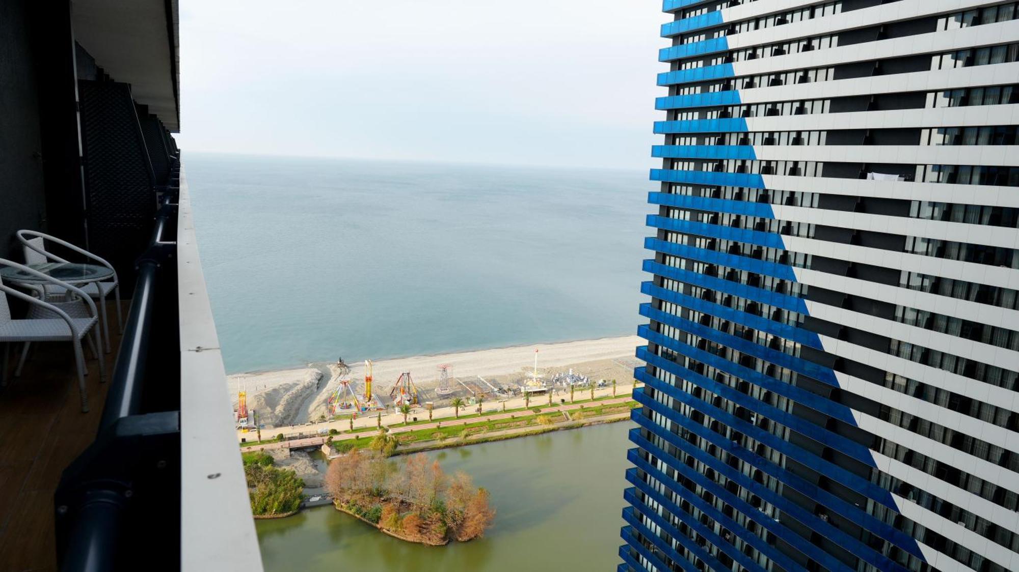 Lux Apart Hotel 555 巴统 外观 照片