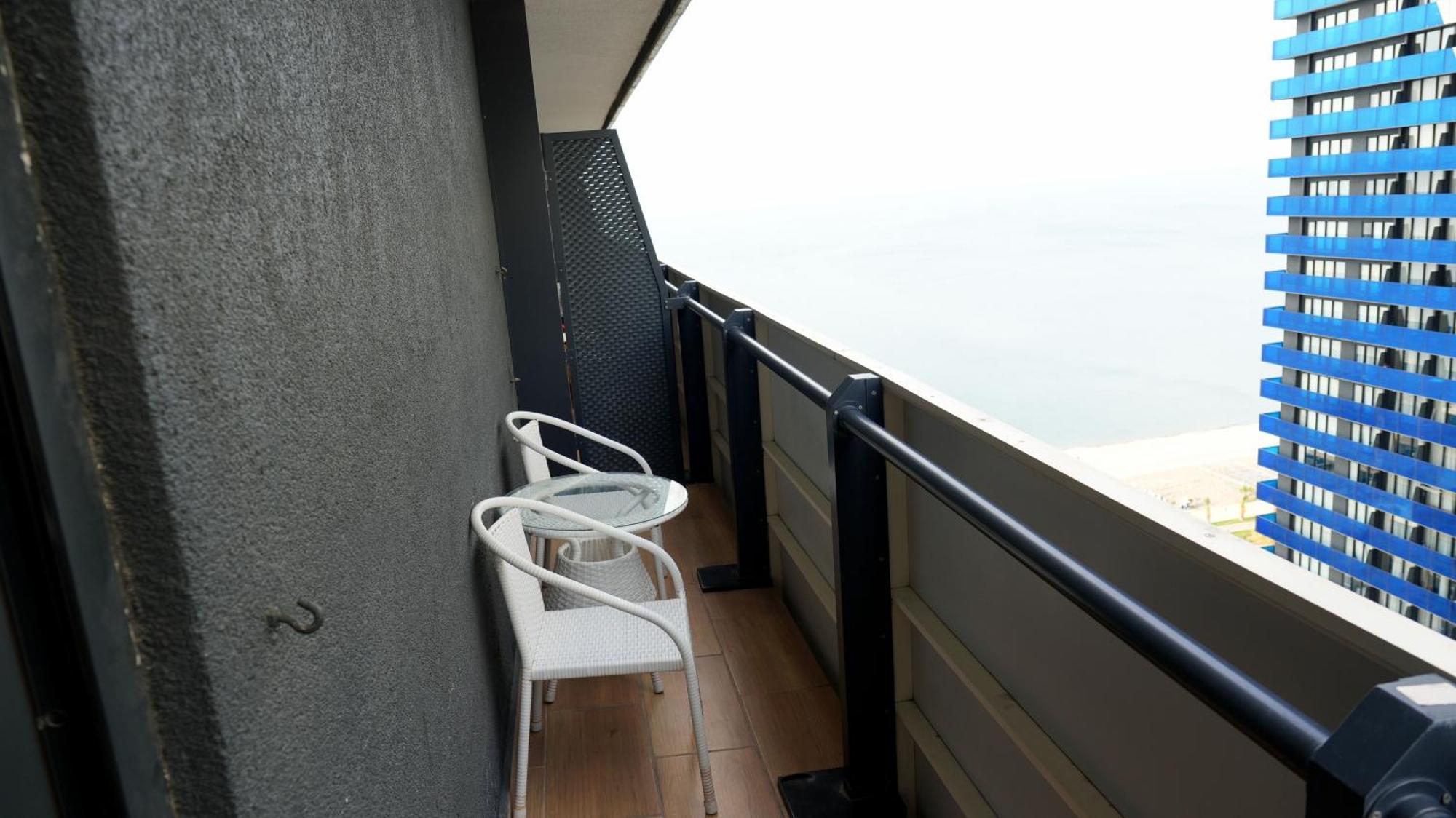 Lux Apart Hotel 555 巴统 外观 照片