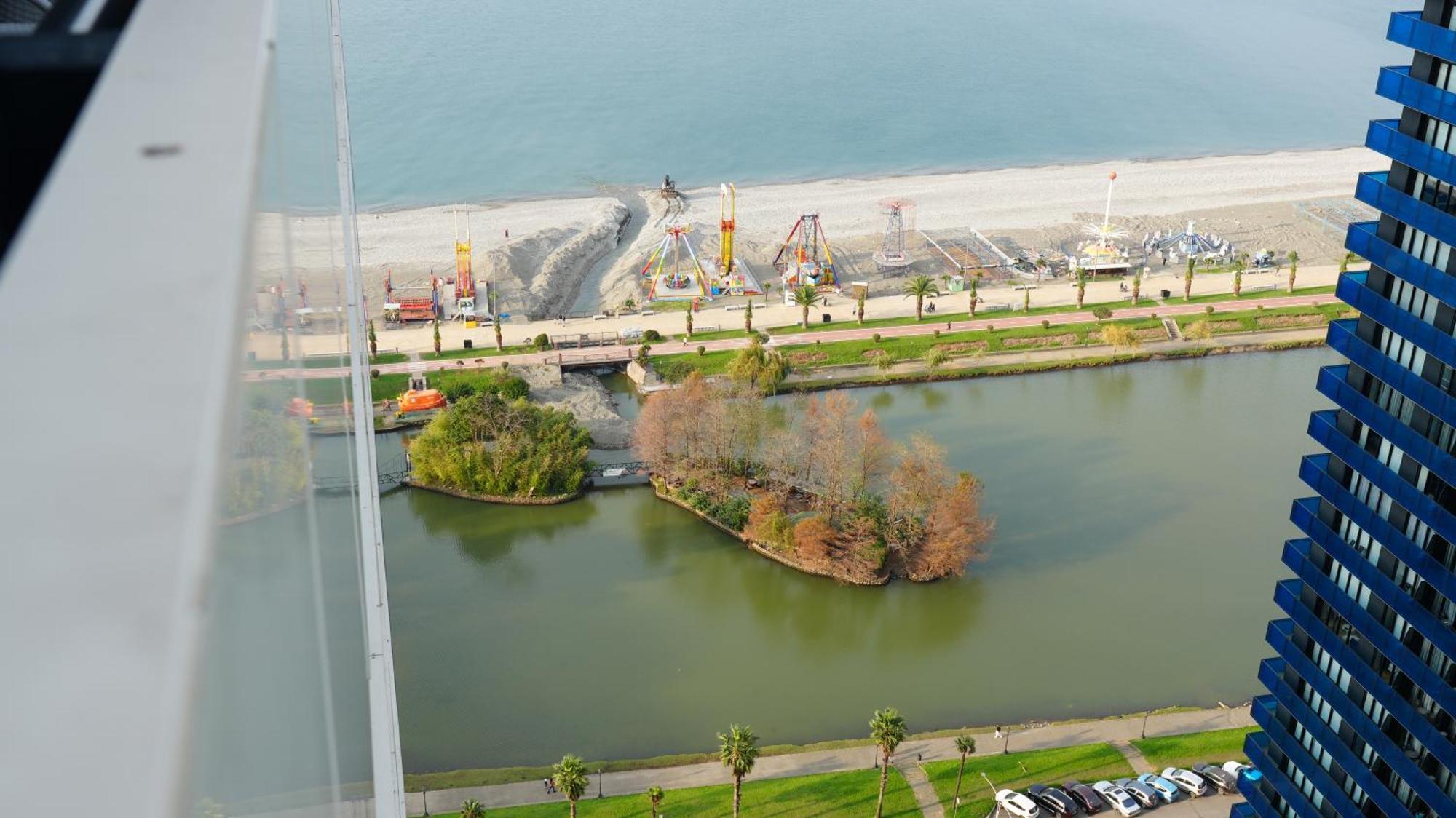 Lux Apart Hotel 555 巴统 外观 照片