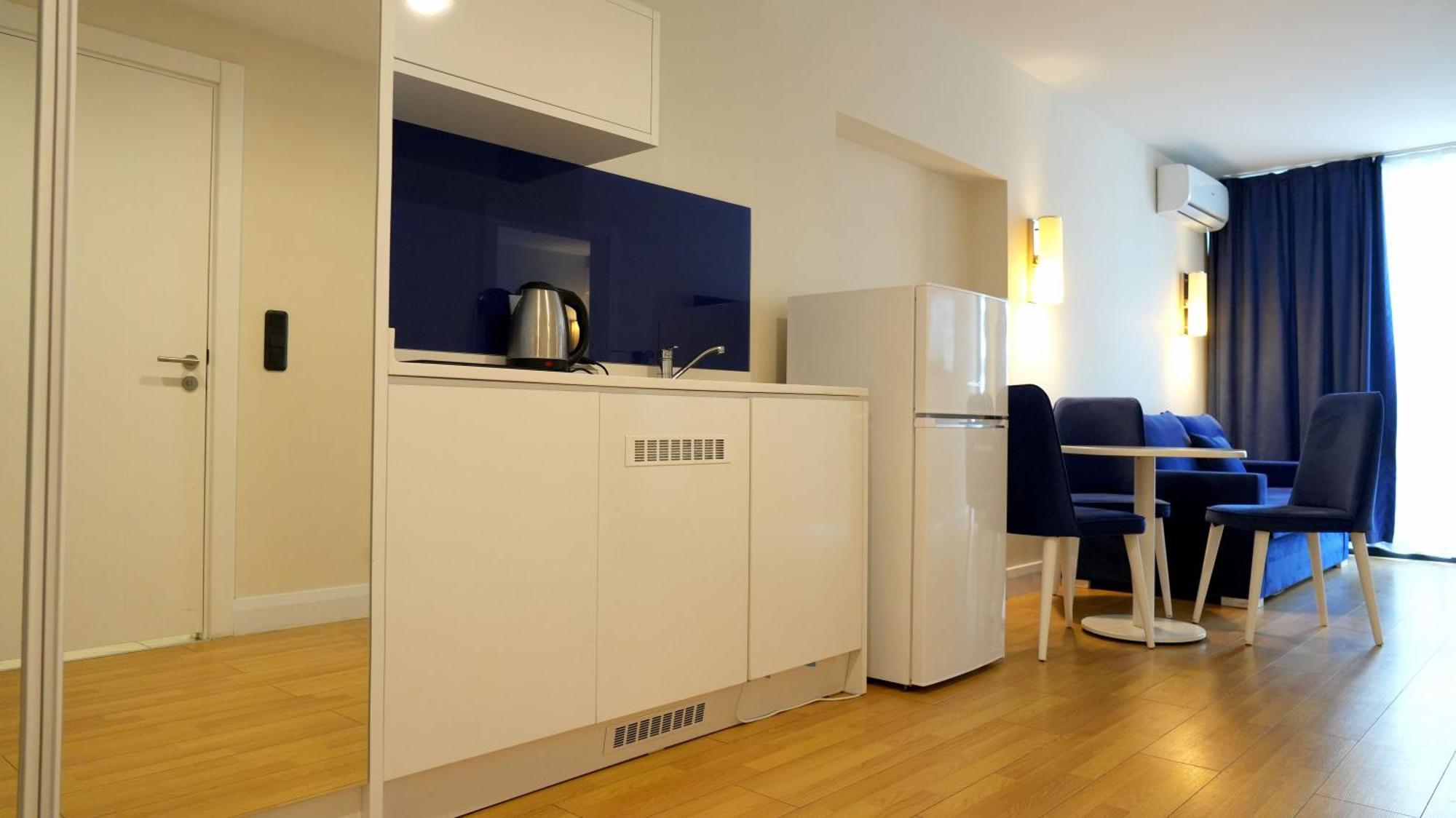 Lux Apart Hotel 555 巴统 外观 照片