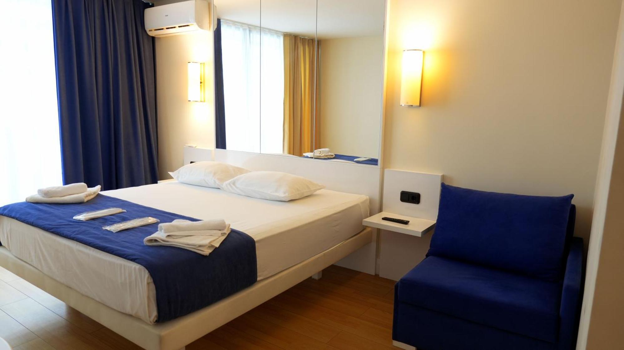 Lux Apart Hotel 555 巴统 外观 照片