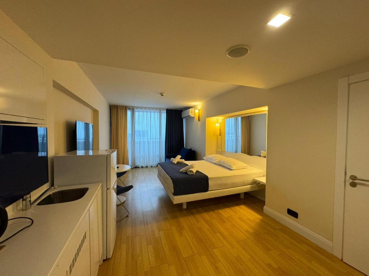 Lux Apart Hotel 555 巴统 客房 照片