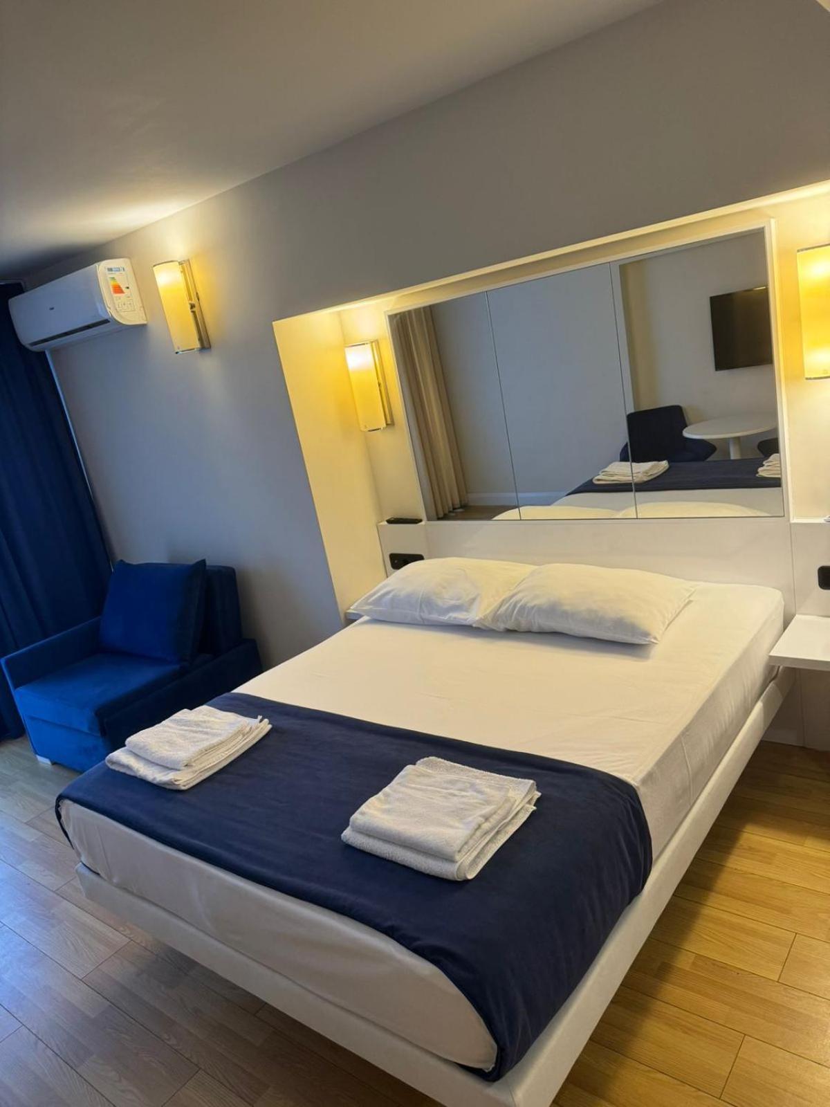 Lux Apart Hotel 555 巴统 客房 照片