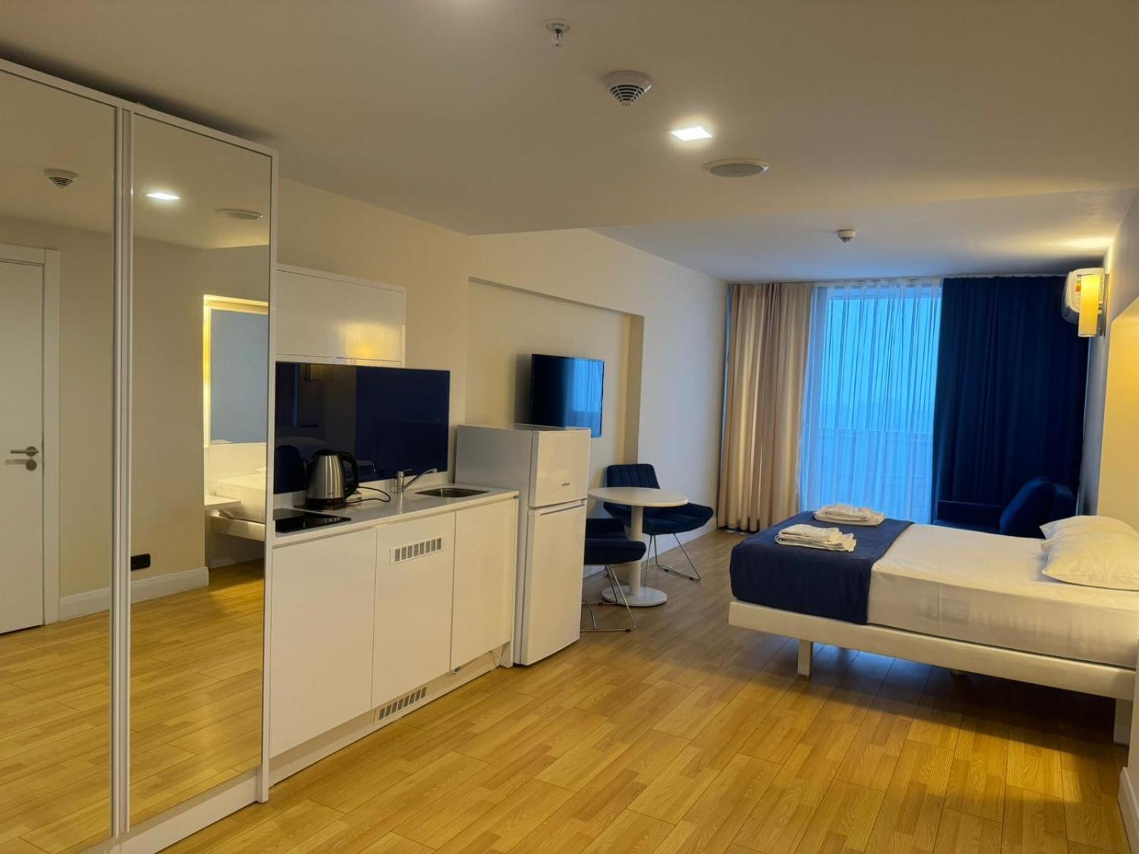 Lux Apart Hotel 555 巴统 客房 照片