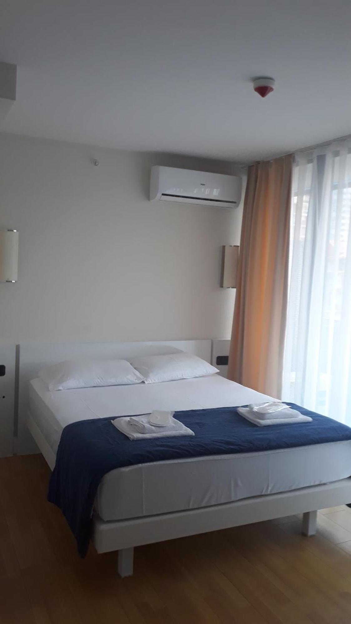 Lux Apart Hotel 555 巴统 客房 照片
